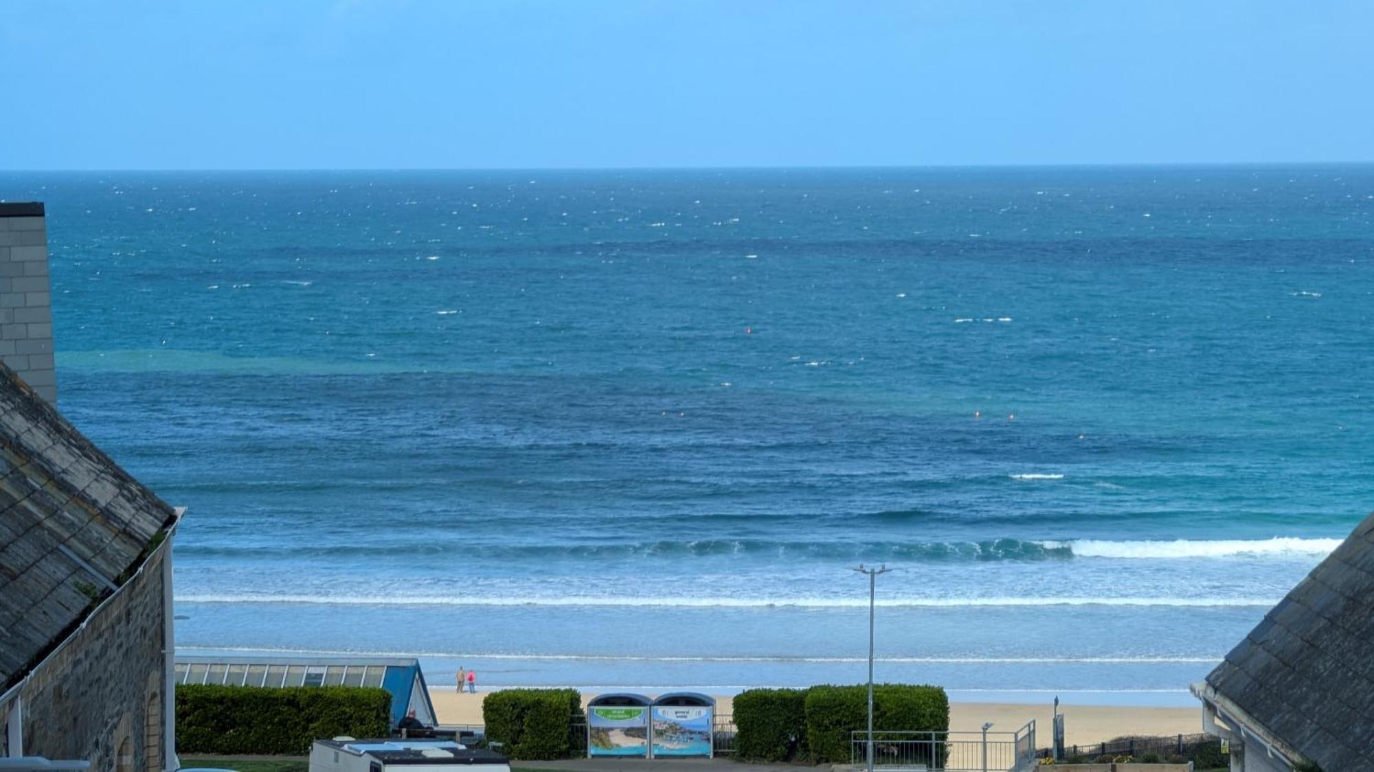 Central Apartment- Stunning Sea Views- 100M To Beach- Brand New For 2025- Sleeps 6 New Quay Exteriör bild