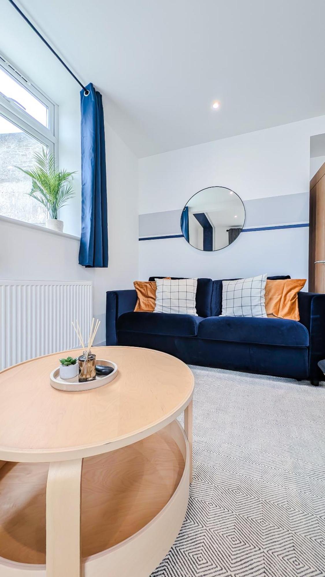Central Apartment- Stunning Sea Views- 100M To Beach- Brand New For 2025- Sleeps 6 New Quay Exteriör bild